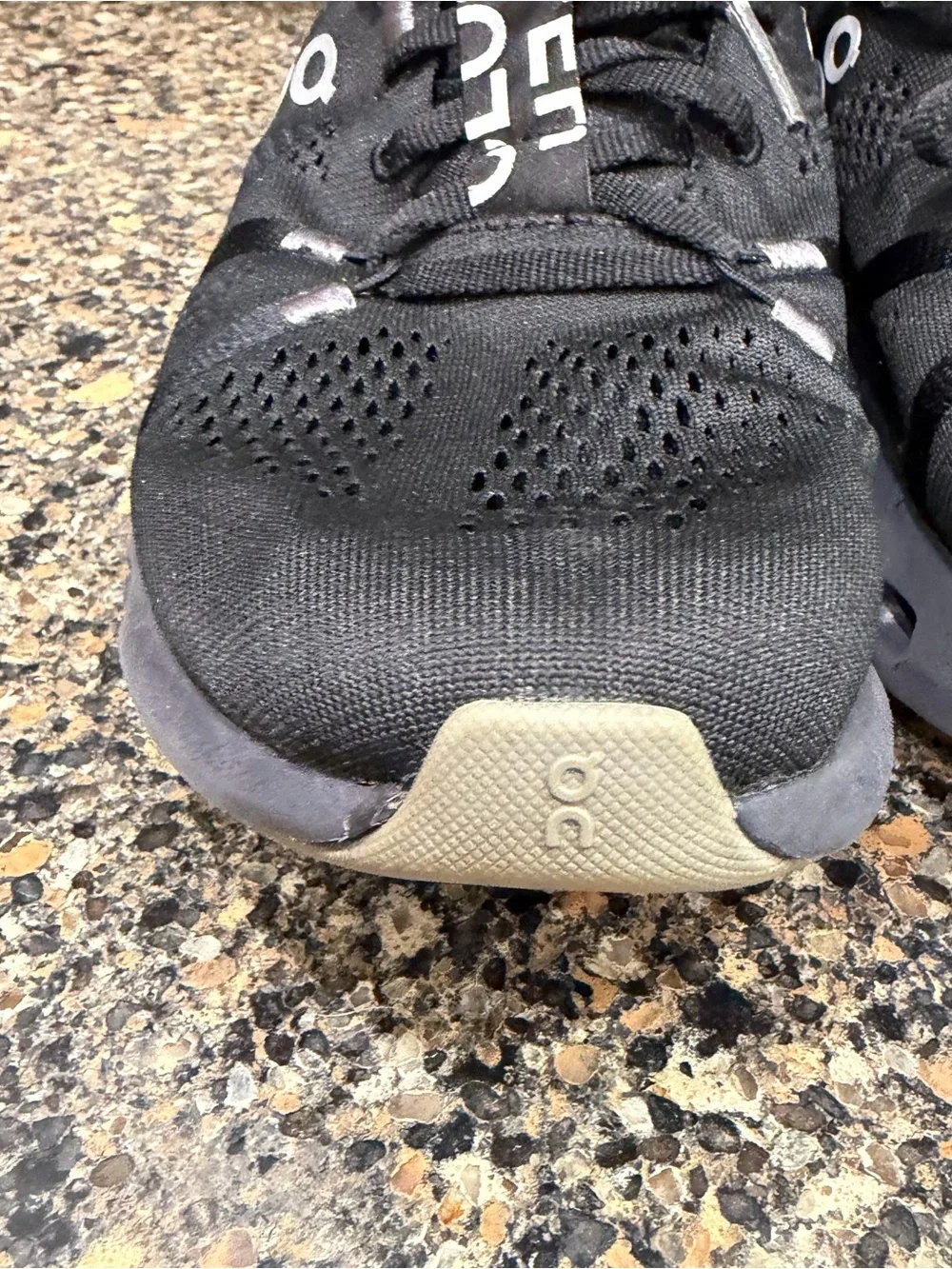 On Cloud Black Running Shoes ladies 9